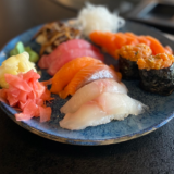talerz z sushi