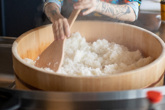 Jak przyrządza się sushi, z jakiego ryżu powstaje sushi?