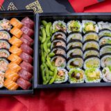 świąteczne zestawy sushi w pojemnikach na wynos