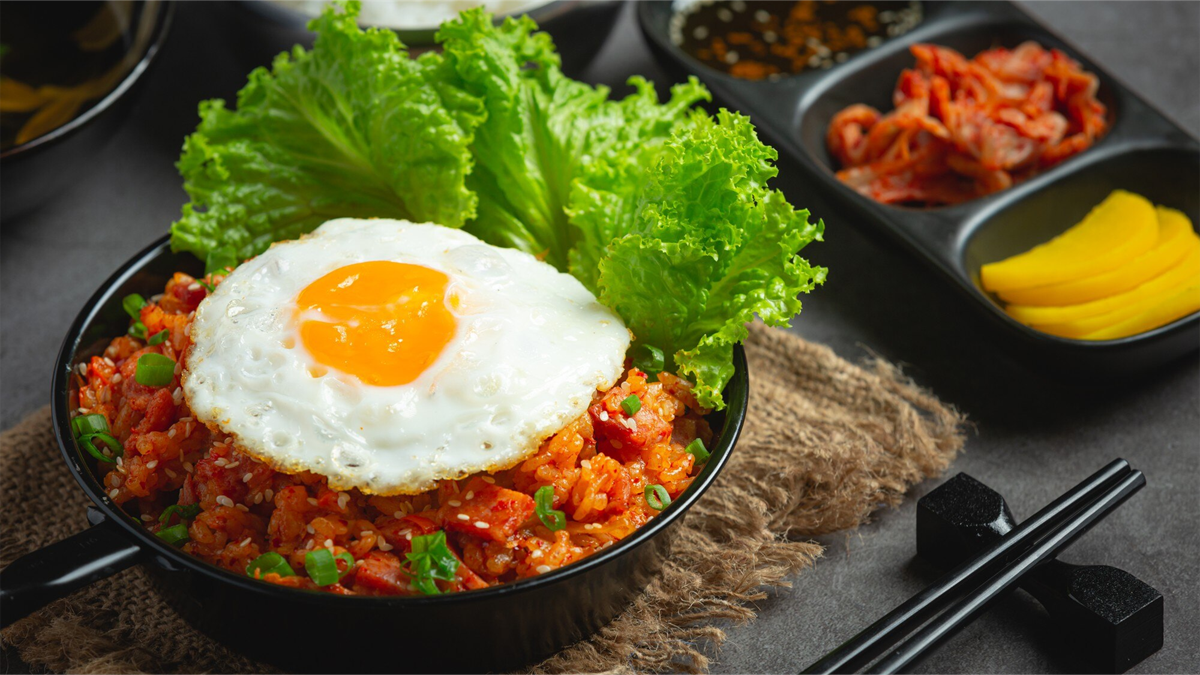 Czym jest bibimbap? Czym bibimbap różni się od sushi?
