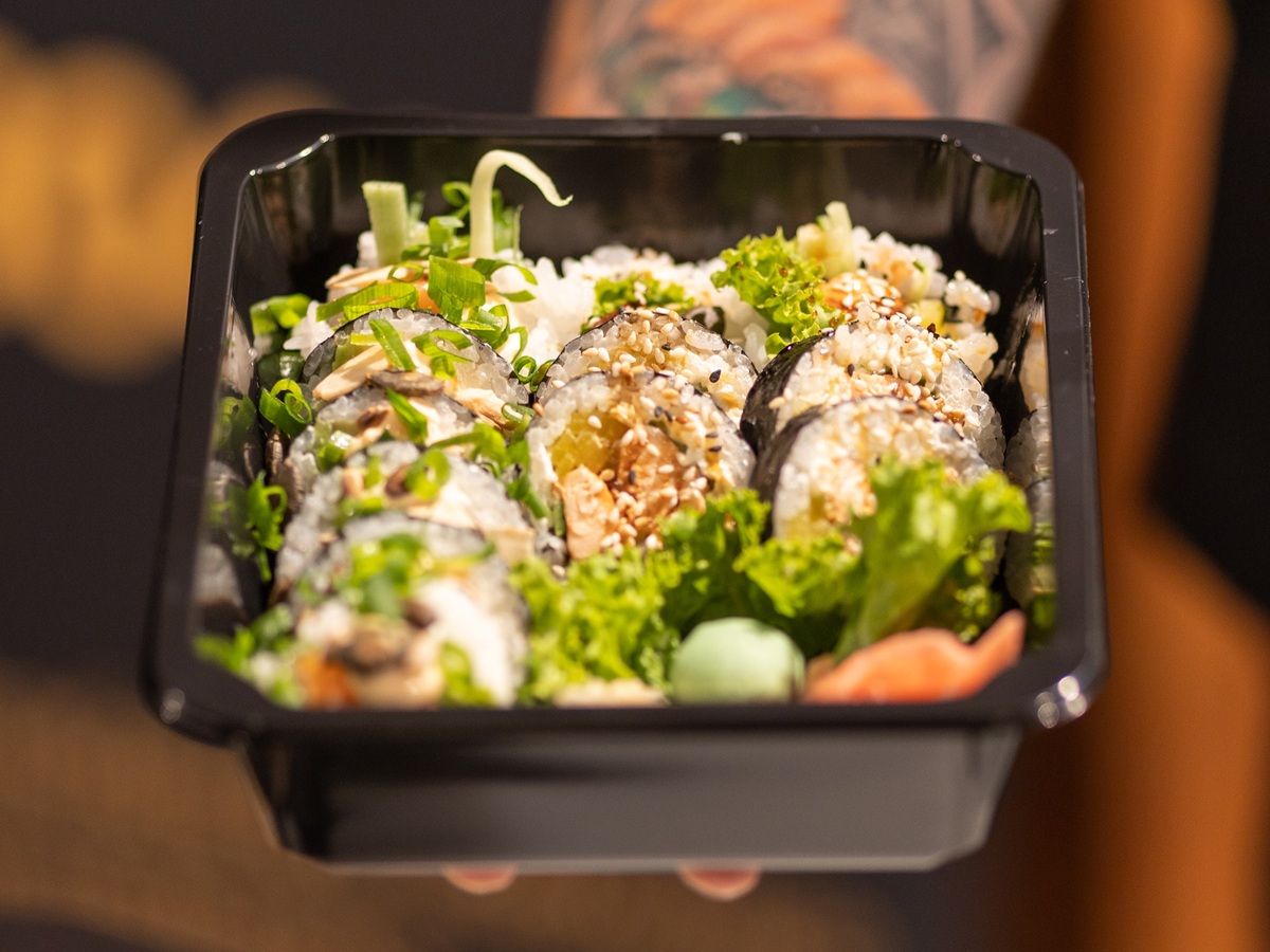 Czy można zamówić sushi bez surowej ryby?