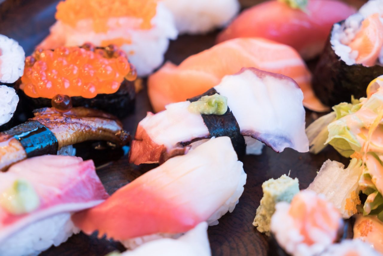 Jakie owoce morza znajdziesz w restauracji sushi?