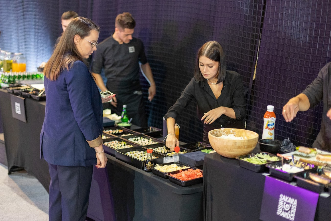 Jak serwis sushi może urozmaicić poprawiny po weselu?