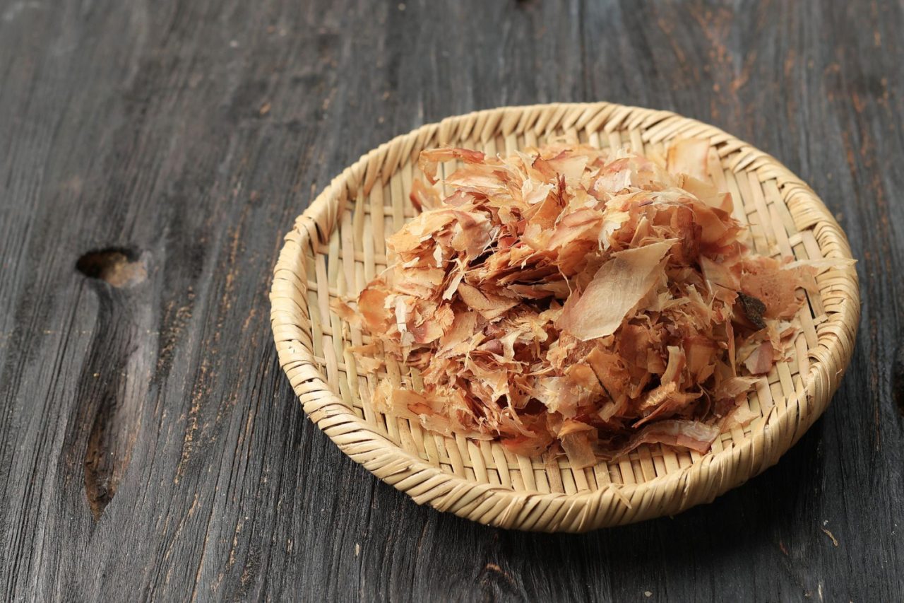 Jak wykorzystuje się katsuobushi w japońskich daniach?